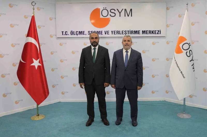 Bartın Üniversitesi Rektörü Prof. Dr. Ahmet Akkaya ve ÖSYM Başkanı Prof. Dr. Bayram Ali Ersoy görüşme sırasında
