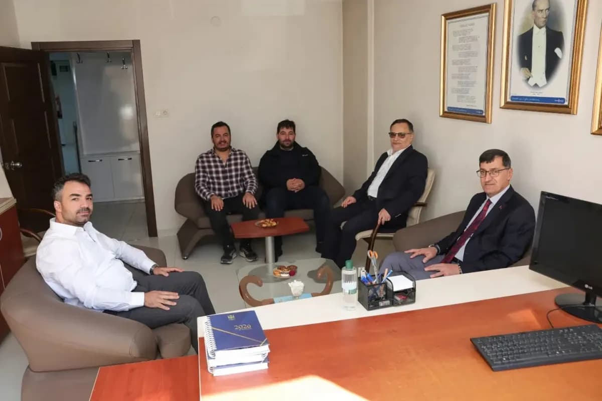 Kütahya Belediye Başkanı Eyüp Kahveci, Makina Mühendisleri Odası Kütahya İl Temsilciliği yönetimiyle görüşme sırasında