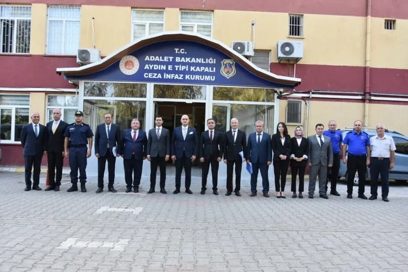 Aydın E Tipi Kapalı Ceza İnfaz Kurumu'nda Başsavcı Uygur Kaan Arısoy ve yetkililerin toplantı yapması