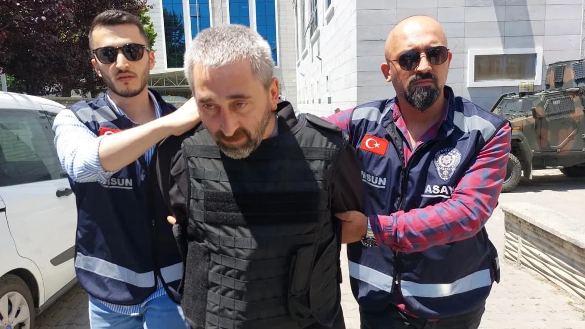Samsun İlkadım ilçesinde berber koltuğunda kardeşini silahla vuran ağabeyin yargılanmasına ilişkin duruşma salonu
