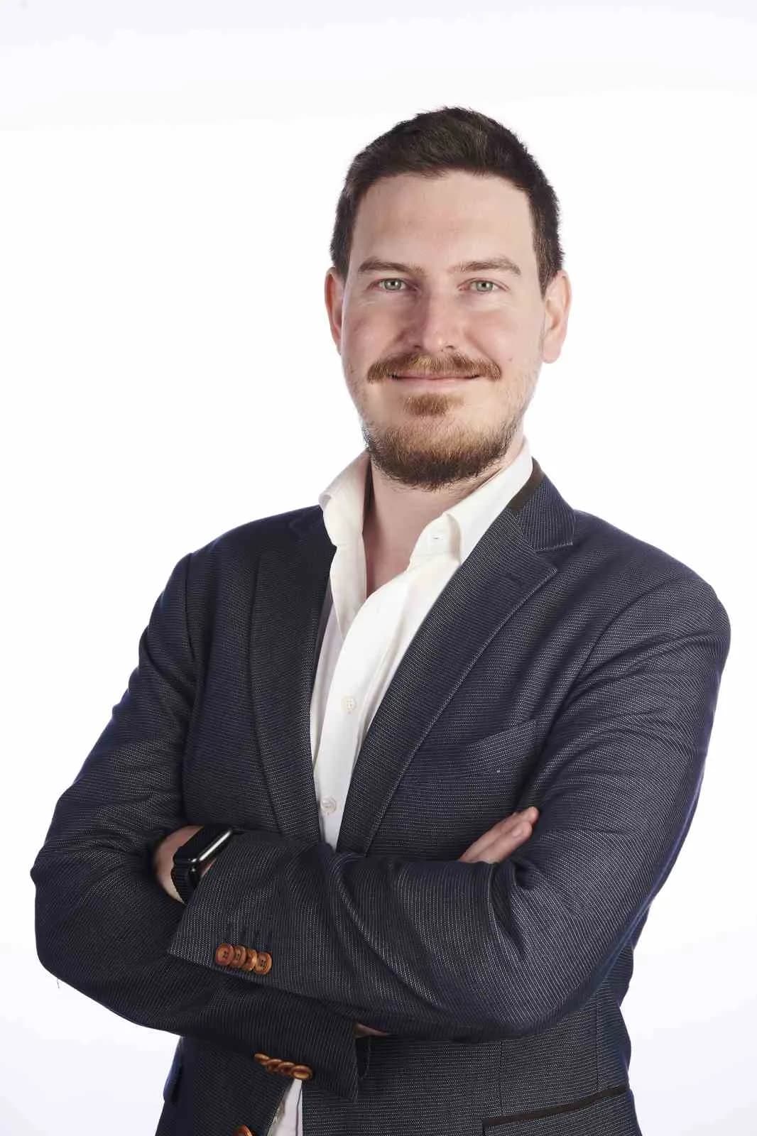 Berk Ener, L’Oréal Türkiye Kurumsal Dijital ve Pazarlama Direktörü olarak görev başında