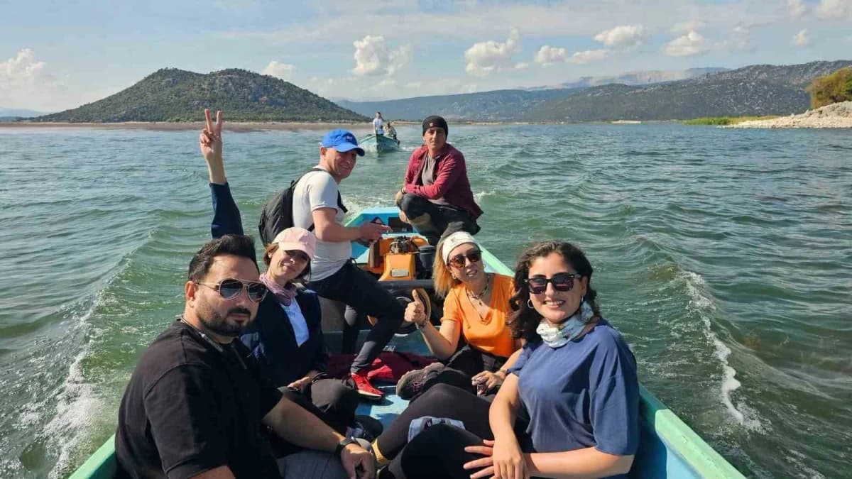 Beyşehir Gölü’nde yer alan Hacıakif Adası’nın doğal güzellikleri ve yürüyüş rotalarından bir görünüm