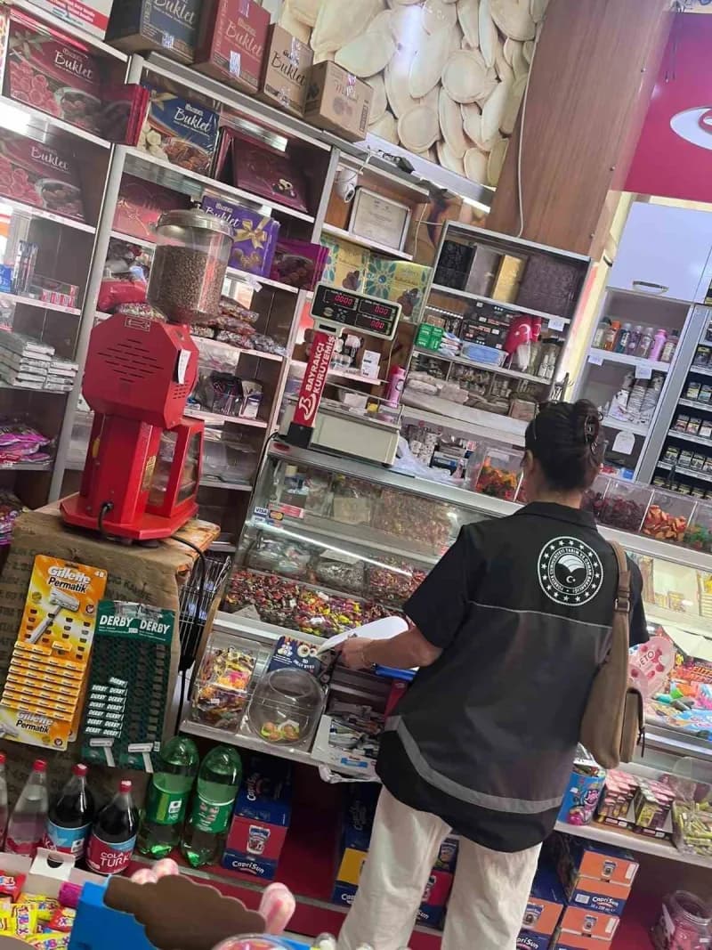 Bilecik’te okul çevresindeki gıda işletmelerine yönelik denetim yapan ekipler