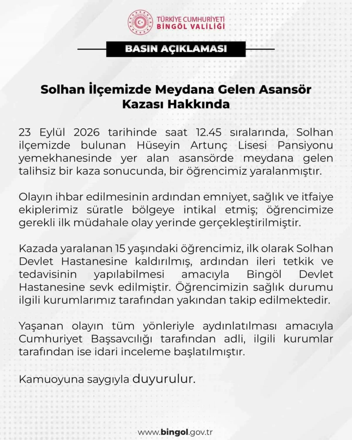 Bingöl Solhan ilçesinde okul mutfağı asansöründe meydana gelen kazada yaralanan öğrenci için sağlık ekipleri müdahale ed