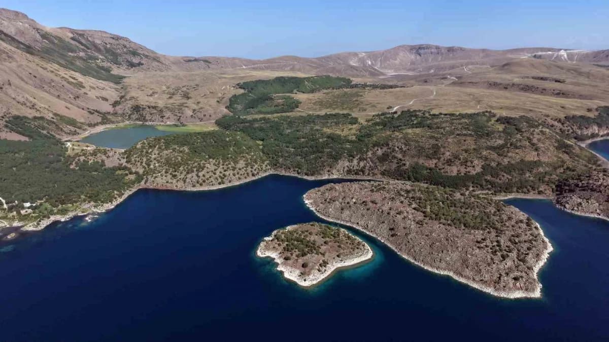 Bitlis Nemrut Kalderası ve çevresindeki doğal ve jeotermal kaynaklar turizm potansiyelini artırıyor
