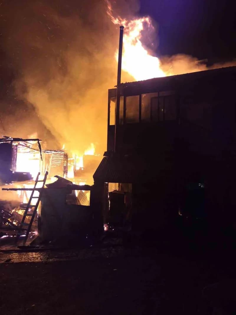 Bolu Gerede'de samanlıkta çıkan yangın ve itfaiye ekiplerinin müdahalesi