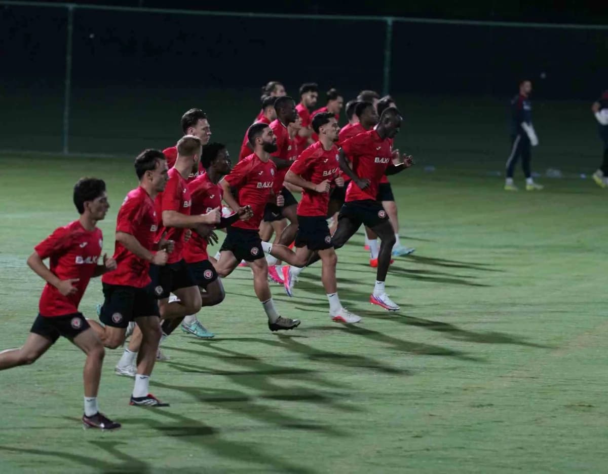 Burak Yılmaz yönetiminde Çorum FK futbolcuları Antalya kampında antrenman yapıyor