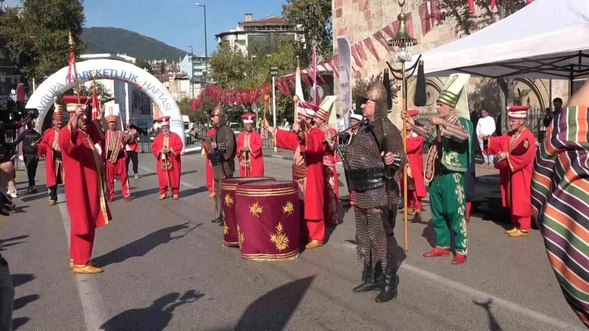 Bursa’da Avrupa Hareketlilik Haftası etkinliğinde Mehter takımı gösterisi ve vatandaşların katıldığı aktiviteler
