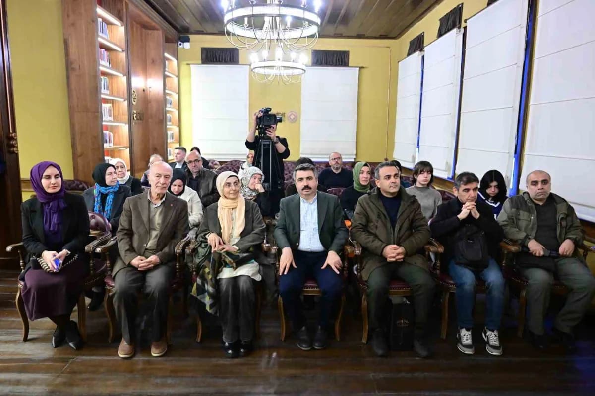 Bursa Düşünce Okulu eğitimlerine katılmak üzere başvuru yapan gençler