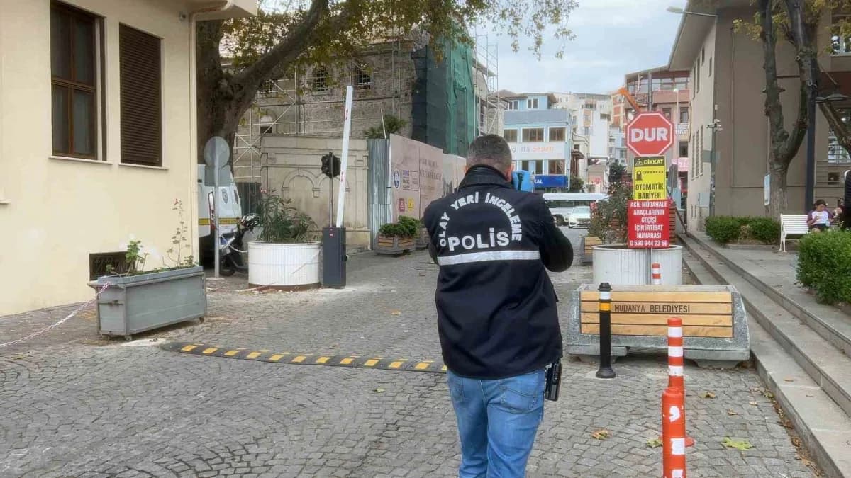 Bursa Mudanya’da tarihi Uğur Mumcu Kültür Merkezi restorasyon alanında iş kazası sonrası inceleme yapan ekipler