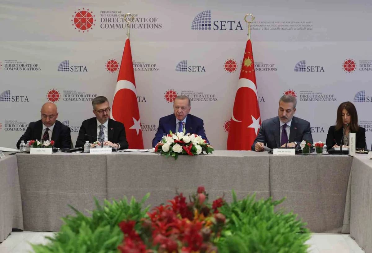 Cumhurbaşkanı Erdoğan, New York'taki Türkevi'nde ABD'li düşünce kuruluşu temsilcileriyle toplantı yaparken