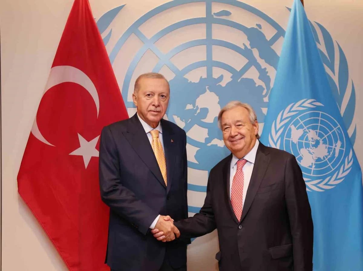 Cumhurbaşkanı Recep Tayyip Erdoğan ve BM Genel Sekreteri Antonio Guterres Birleşmiş Milletler binasında görüşme yaparken