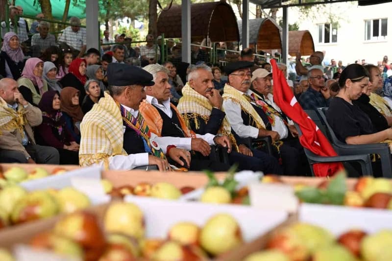 Manisa Demirci Söğütçük Mahallesi’nde düzenlenen 1. Hünnap Festivali etkinliklerinden renkli görüntüler