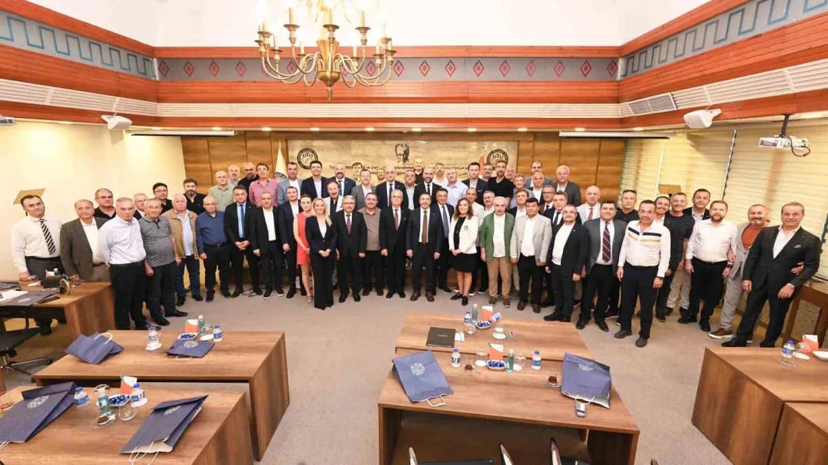 Denizli Ticaret Odası Meclis toplantısında Başkan Uğur Erdoğan konuşma yapıyor