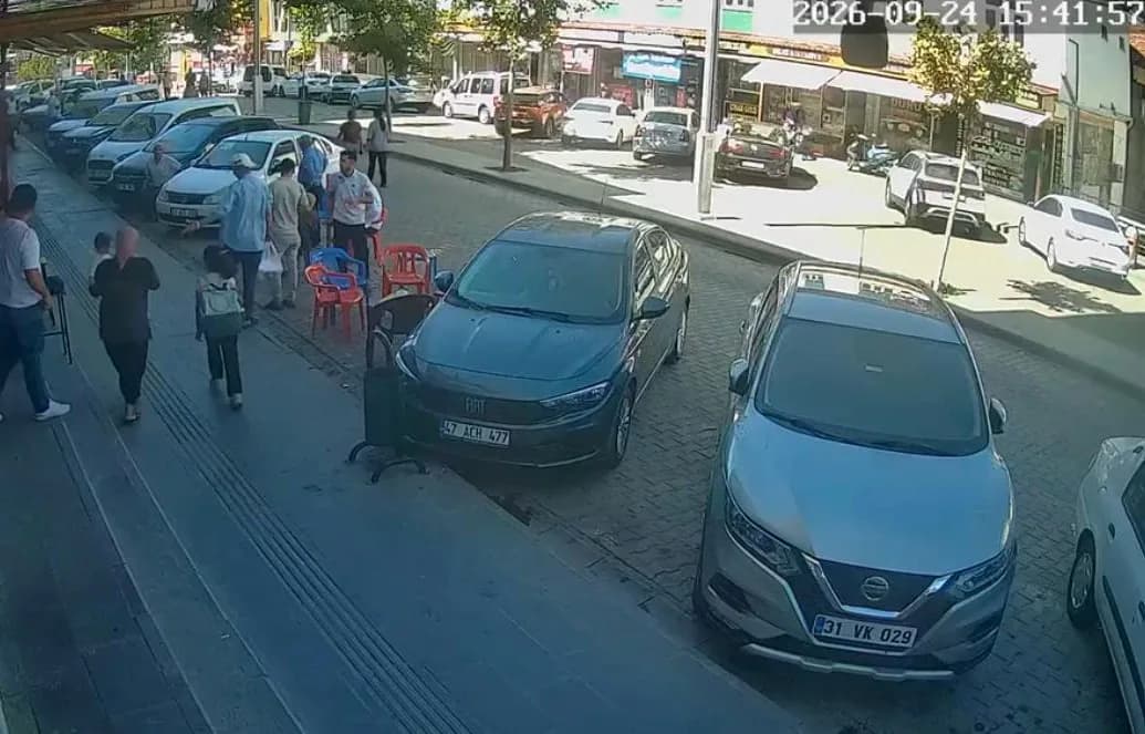 Diyarbakır Valisi Murat Zorluoğlu deprem açıklaması yaparken
