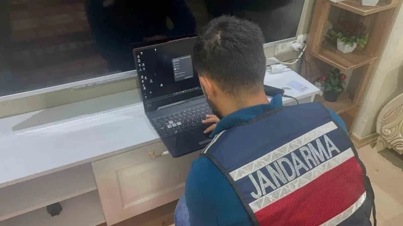Ankara İl Jandarma Komutanlığı ekipleri tarafından düzenlenen operasyon sonrası gözaltına alınan şüphelilerle ilgili dij