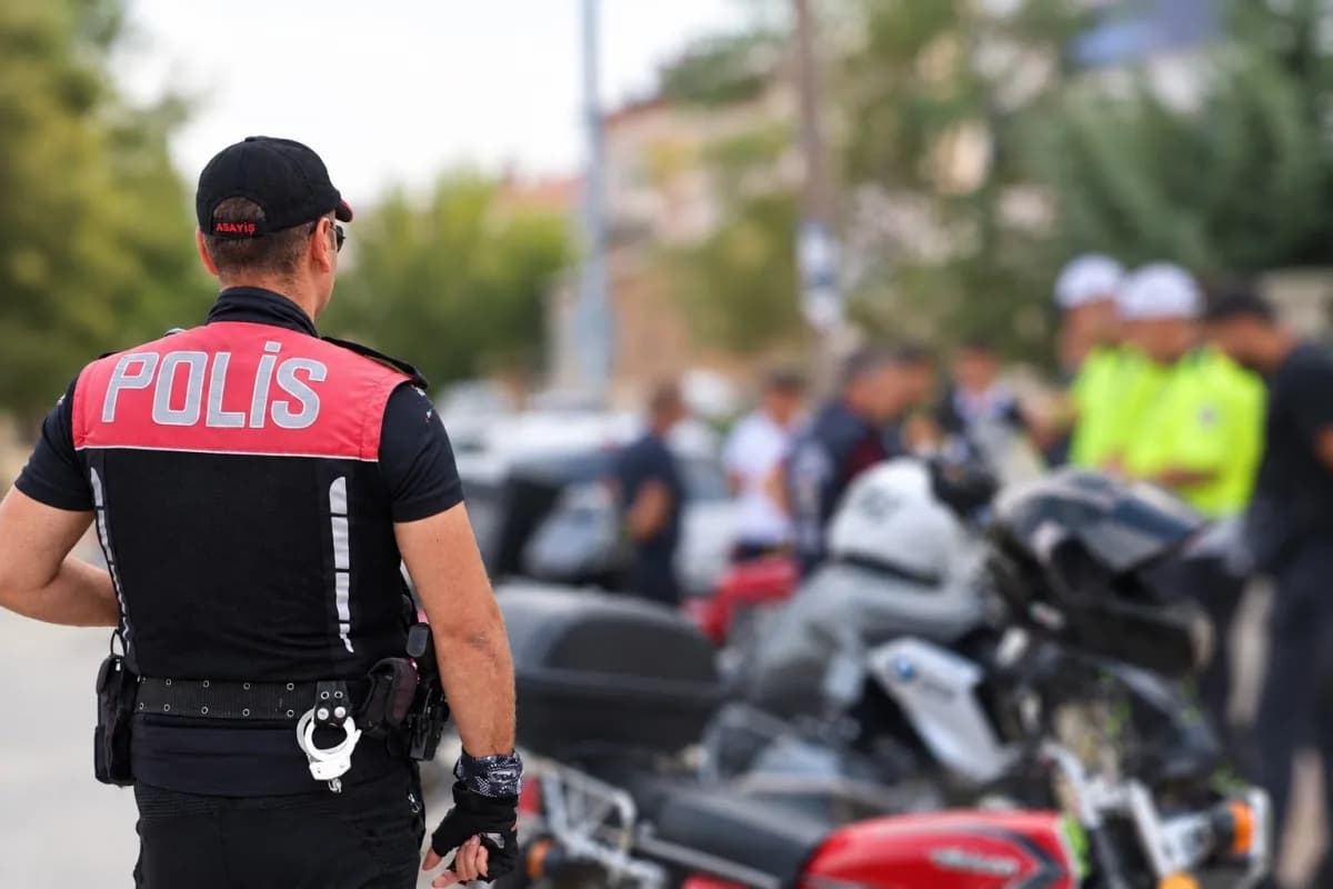 Elazığ’da dur ihtarına uymayan plakasız araç ve polis ekipleri
