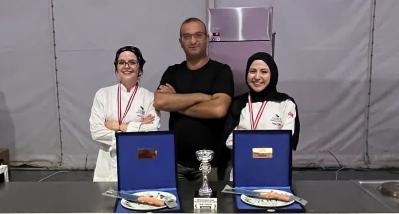 Düzce Üniversitesi Gastronomi ve Mutfak Sanatları Bölümü öğrencileri Bursa Gastronomi Festivali'nde yarışıyor