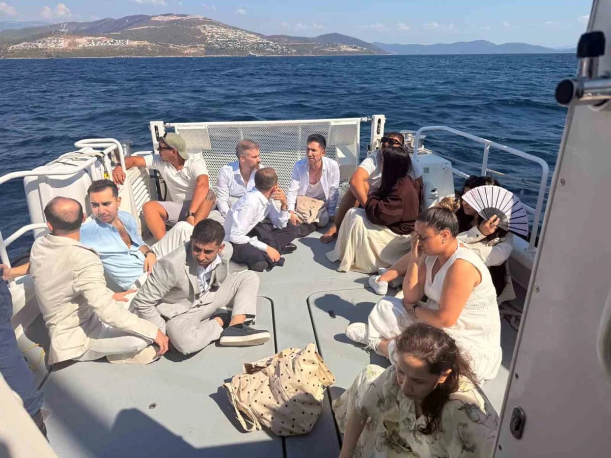 Muğla Milas açıklarında yelkenli teknede Sahil Güvenlik ekiplerinin yaptığı arama
