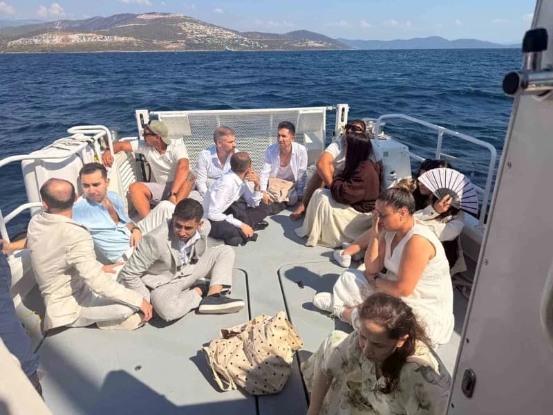 Muğla Milas açıklarında yelkenli teknede Sahil Güvenlik ekiplerinin yaptığı arama