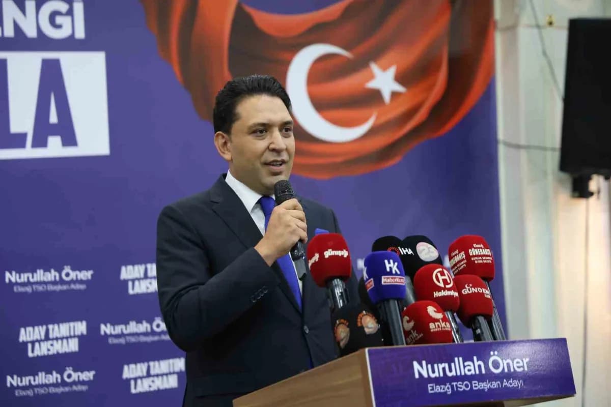 Elazığ Ticaret ve Sanayi Odası başkan adayı Nurullah Öner, aday tanıtım programında konuşma yaparken