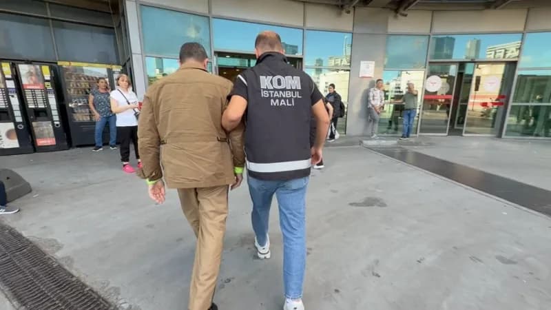 Emre Alkin’in güvenlik güçleri tarafından gözaltına alındığı anların görüntüsü