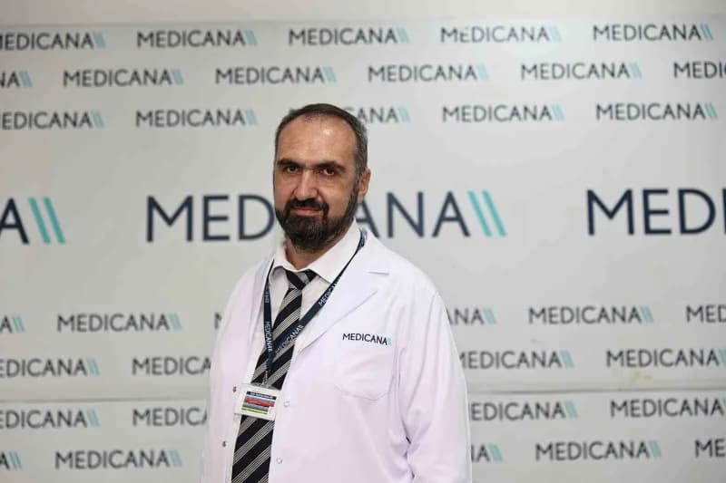 Medicana Konya Hastanesi Üroloji Uzmanı Prof. Dr. Ramazan Kocaaslan endoürolojik tedavi hakkında bilgi verirken