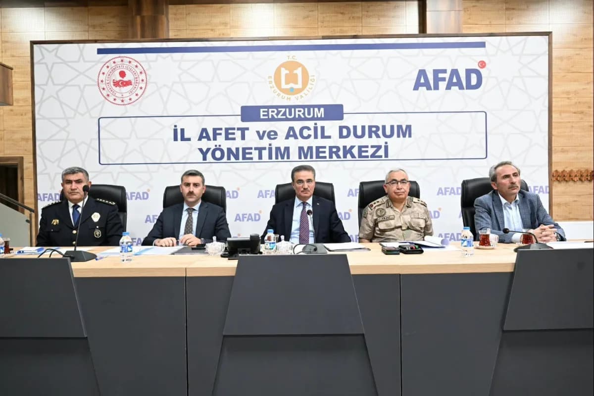 Erzurum İl Hayvanları Koruma Kurulu toplantısından bir kare, katılımcılar ve Vali Aydın Baruş