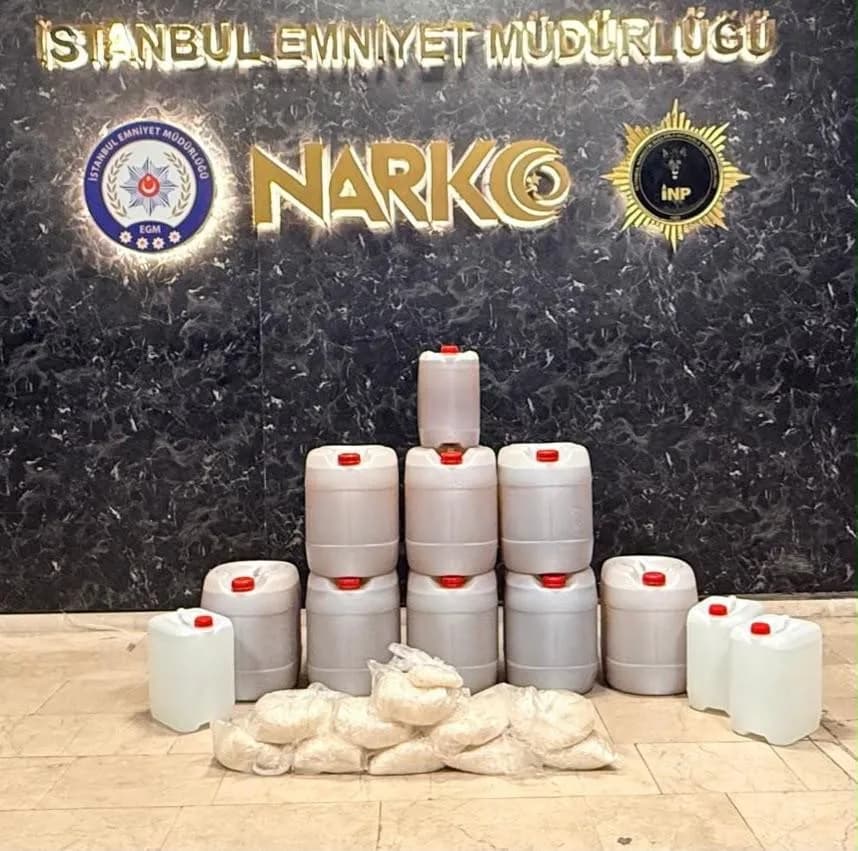 İstanbul Esenyurt'ta düzenlenen uyuşturucu operasyonunda ele geçirilen maddeler