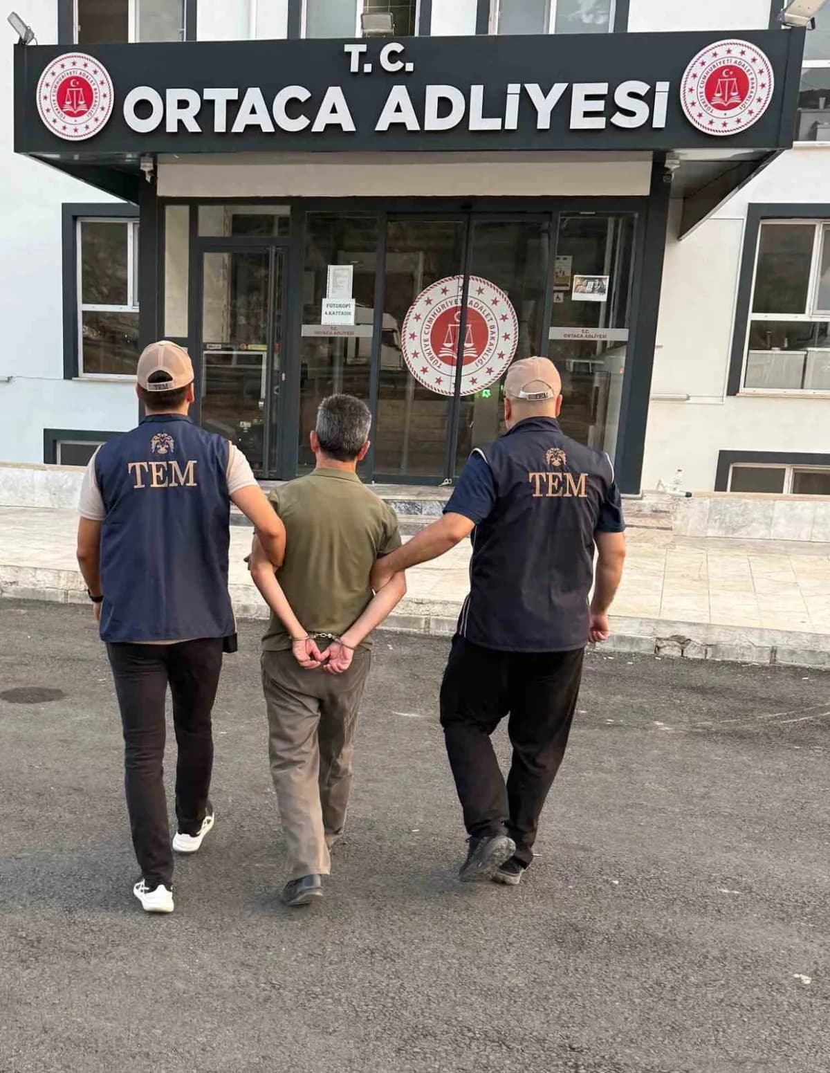 Muğla Emniyet Müdürlüğü ekipleri tarafından yakalanan FETÖ üyesi H.A.
