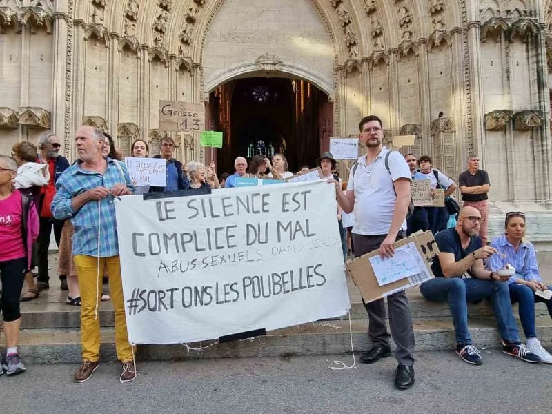 Fransa’da Katolik Kilisesi bünyesinde cinsel istismar mağdurlarına tazminat ödemesi yapıldı