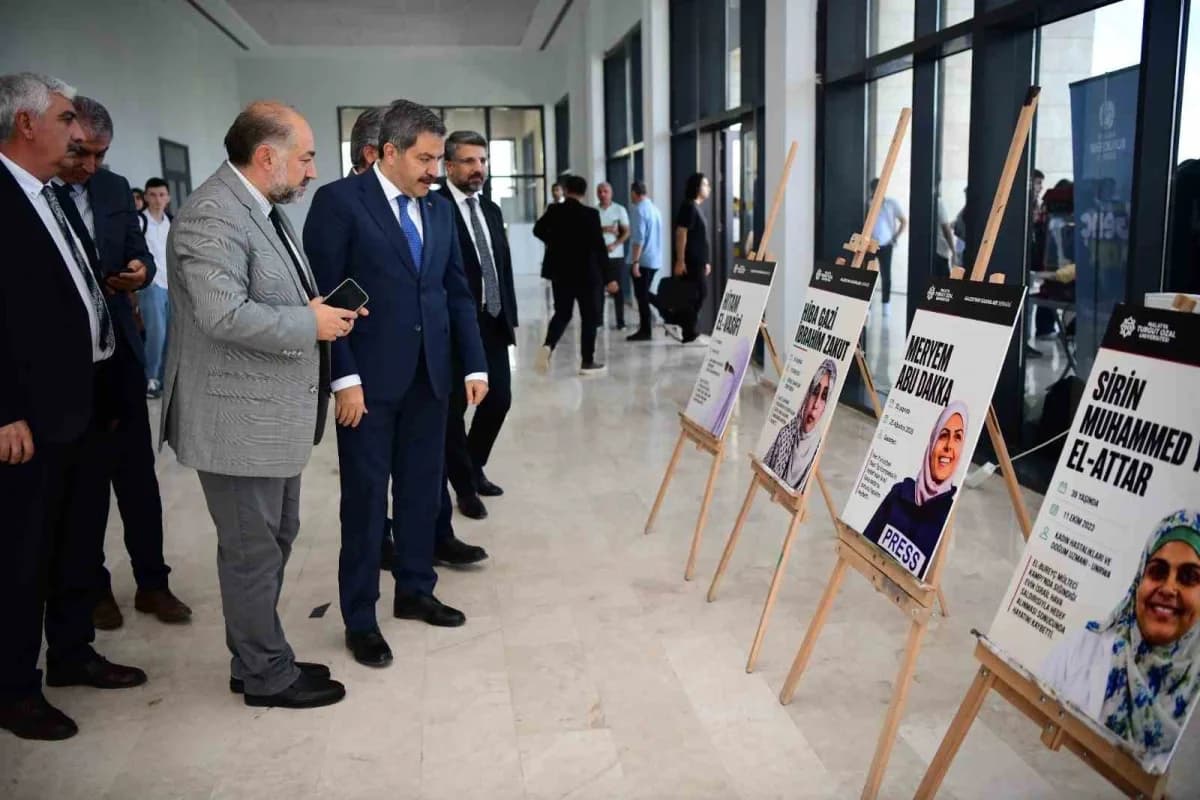 Malatya Turgut Özal Üniversitesi Yeşilyurt Yerleşkesi Yusuf Bozkurt Özal Konferans Salonu’nda düzenlenen Gazze Günleri p