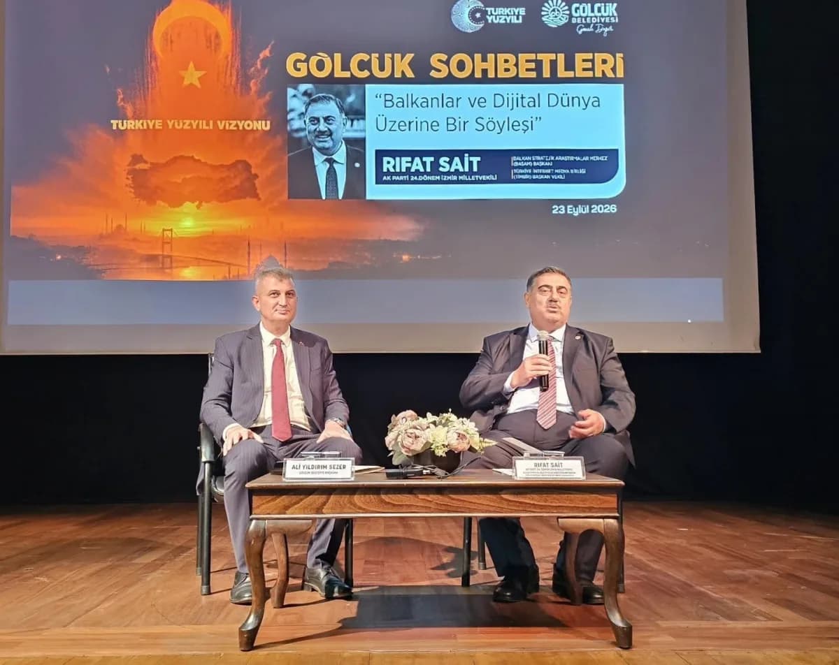Gölcük’te düzenlenen Balkanlar ve Dijital Medya konulu söyleşiden bir kare