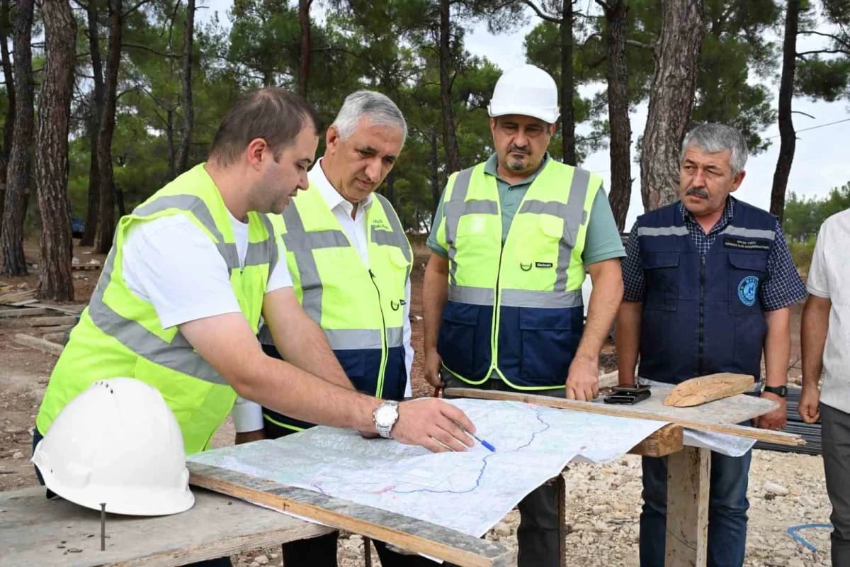 Manisa Gördes’te içme suyu projesi kapsamında yapılan isale hattı ve yeni su deposu inşaatından görüntü