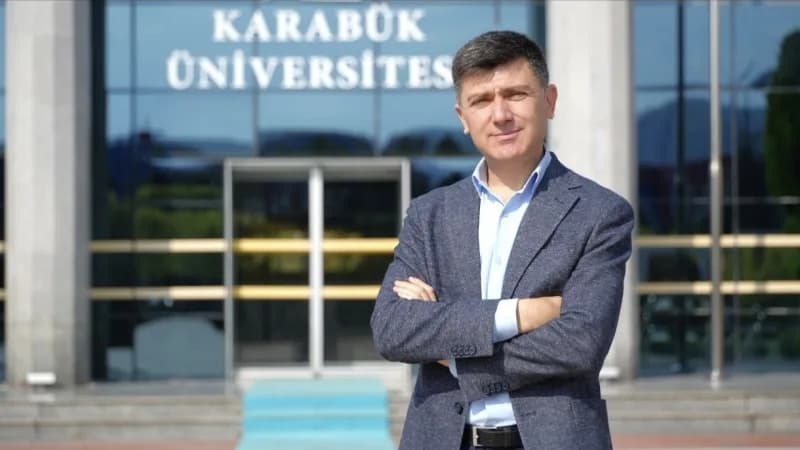Karabük Üniversitesi araştırmacılarının güneş enerjisi verimliliği artırma projesi laboratuvar ortamında test ediliyor