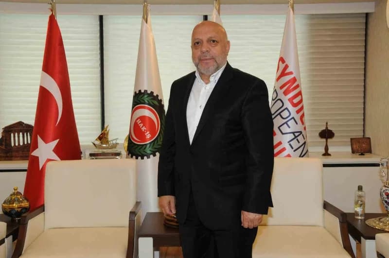 HAK-İŞ Genel Başkanı Mahmut Arslan 21 Eylül Dünya Barış Günü mesajı açıklaması yaparken