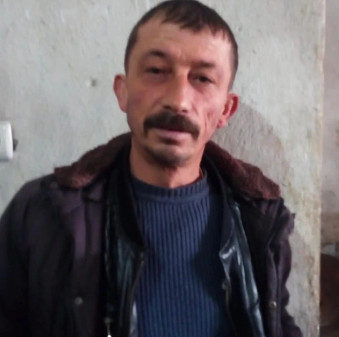 Tekirdağ Hayrabolu Kahya Mahallesi’nde yalnız yaşayan adamın evinde polis ve sağlık ekipleri inceleme yapıyor