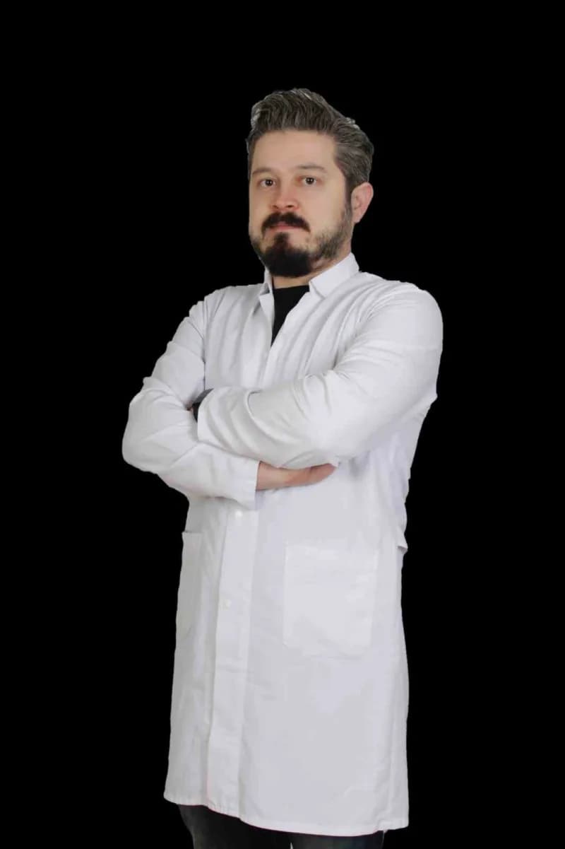 Kadın Hastalıkları ve Doğum Uzmanı Doç. Dr. Neşet Gümüşburun açıklama yapıyor