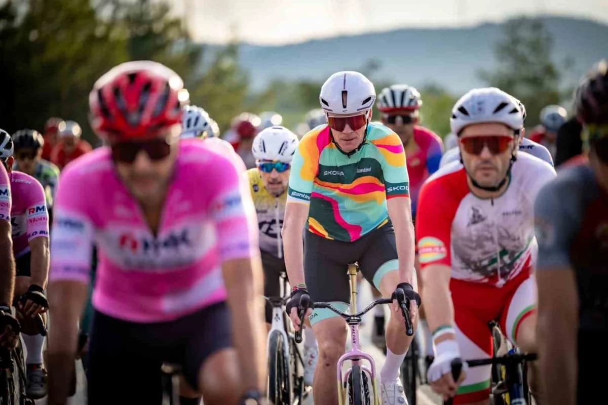 İstanbul’da L’Etape Türkiye by Tour de France 2026 bisiklet yarışında sporcular yarışıyor