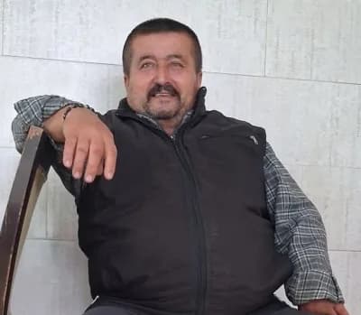 İzmir Ödemiş'te yol kenarında bekleyen motosiklet sürücüsüne otomobil çarptı, olay yerinde sağlık ekipleri müdahale ediy