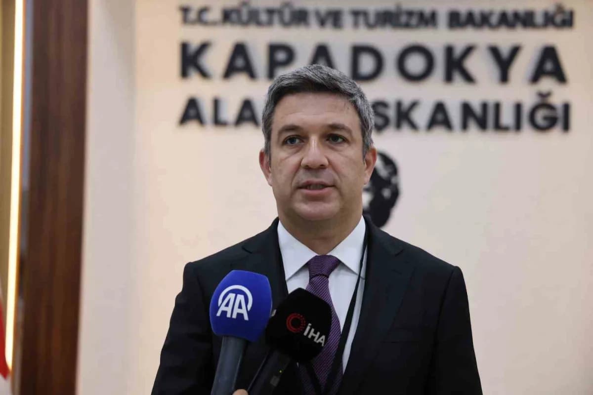 Kapadokya Alan Başkanlığında düzenlenen Ortak Akıl ve Ortak Katılım Çalıştayı katılımcıları toplantı salonunda