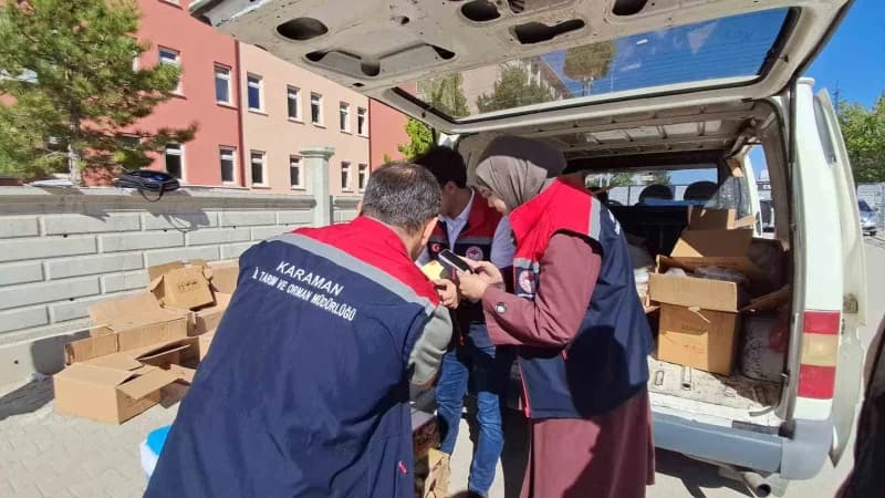 Karaman’da polis ekiplerinin Gıda Güvenliği-1 Operasyonu kapsamında ele geçirdiği etiketsiz ve bandrolsüz gıda ürünleri