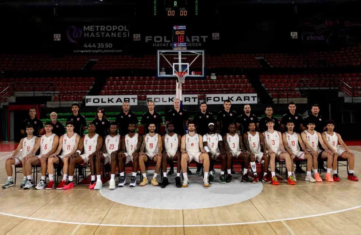 Karşıyaka Basketbol takımının yeni teknik heyeti ve başantrenör Nenad Markovic