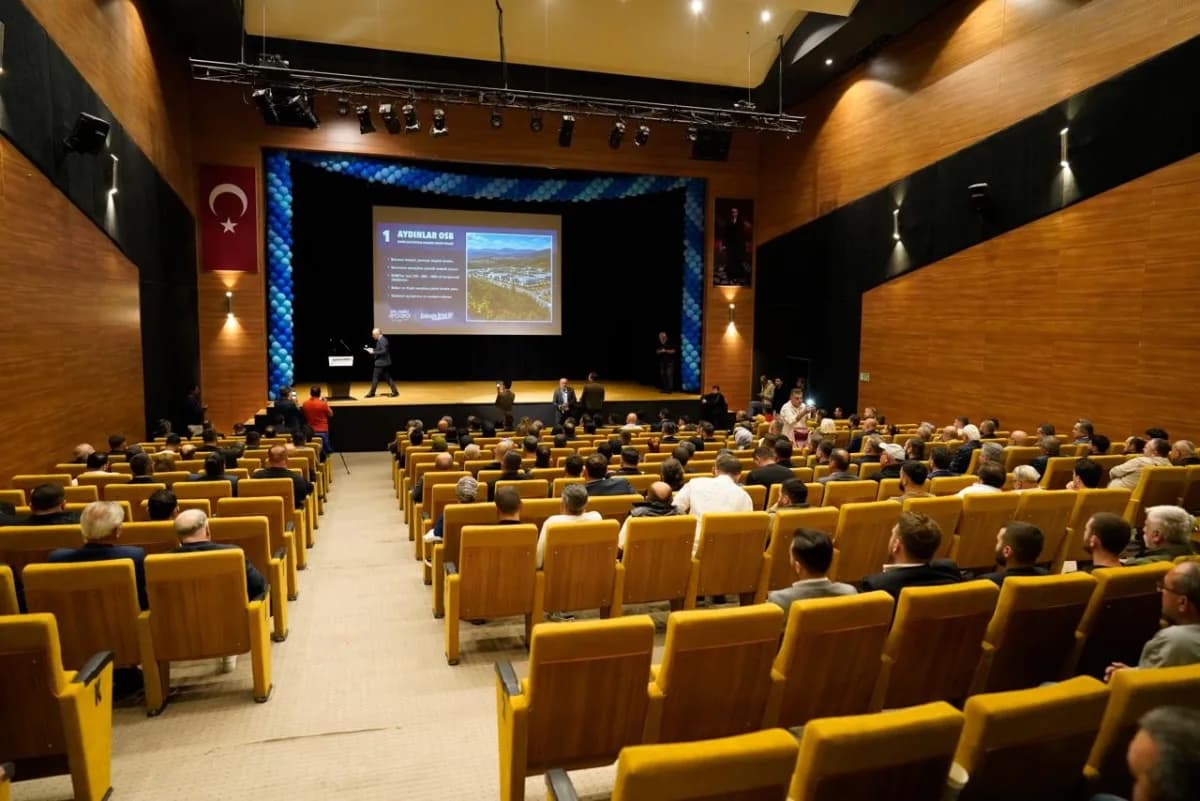 Kdz. Ereğli Ticaret ve Sanayi Odası Başkanı Arslan Keleş, Hüseyin Tatoğlu Kültür Merkezi’nde düzenlenen aday tanıtım top