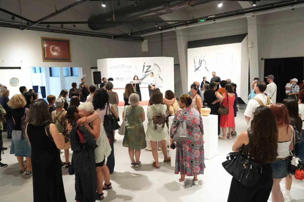 Kepez’de Dokumapark Modern Sanatlar Galerisi’nde sergilenen çağdaş seramik eserleri
