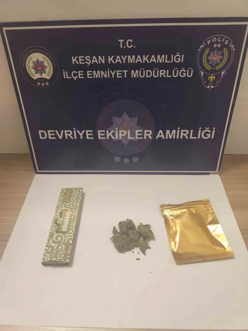 Edirne Keşan’da polis ekipleri uyuşturucu ele geçirdi, şüpheliler gözaltına alındı