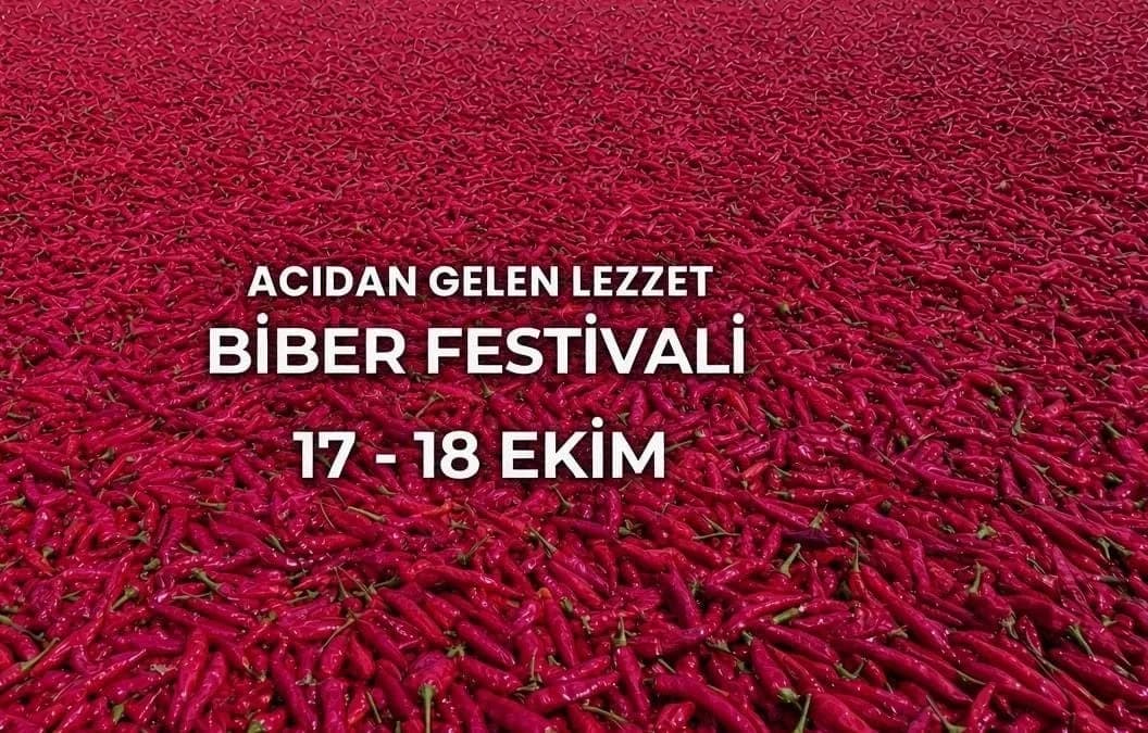 Kilis’te Cumhuriyet Meydanı’nda düzenlenecek Biber Festivali için hazırlanan stantlar ve Kilis Biberi ürünleri