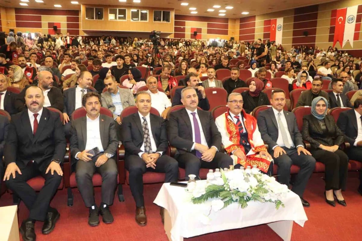 Karamanoğlu Mehmetbey Üniversitesi 2026-2027 akademik yılı açılış töreninden bir kare