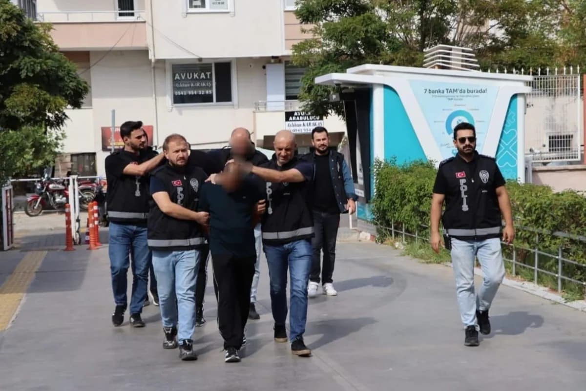 Kırklareli Lüleburgaz’da polis ekipleri tarafından ele geçirilen uyuşturucu haplar ve ruhsatsız tabanca