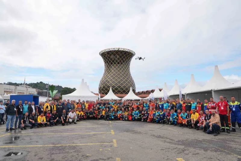 Rize'de düzenlenen 4. Maden Kurtarma Yarışması'nda ekipler zorlu parkurlarda mücadele ediyor
